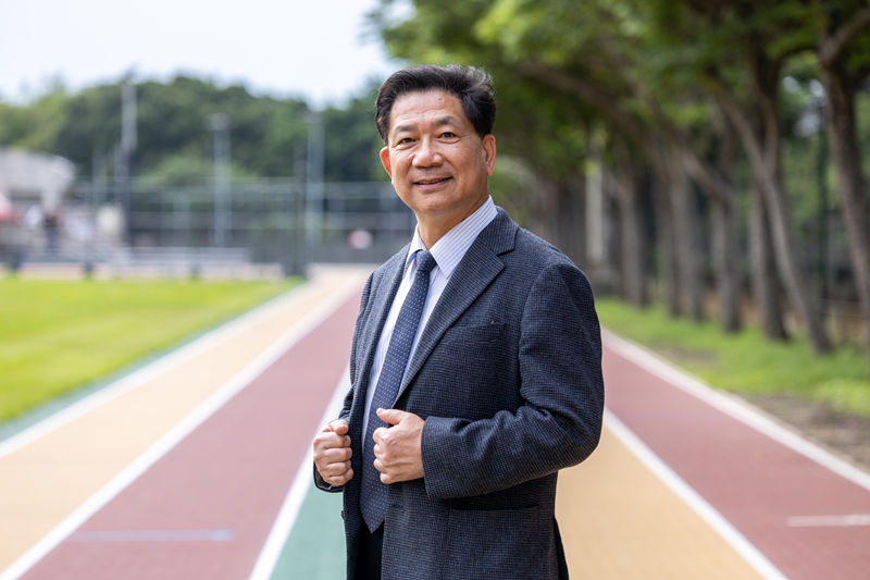 Professor Chyan-Long Jan
